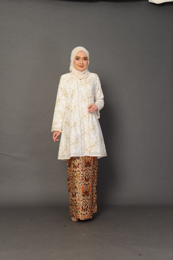 (ADULT) SURI EMBROIDERED KEBARUNG -OFF WHITE