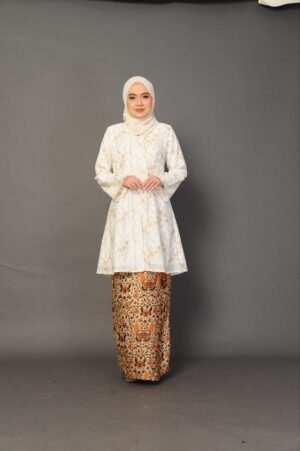 (ADULT) SURI EMBROIDERED KEBARUNG -OFF WHITE