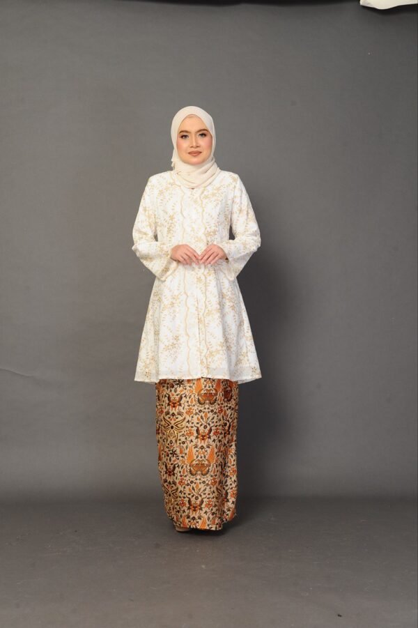 (ADULT) SURI EMBROIDERED KEBARUNG -OFF WHITE