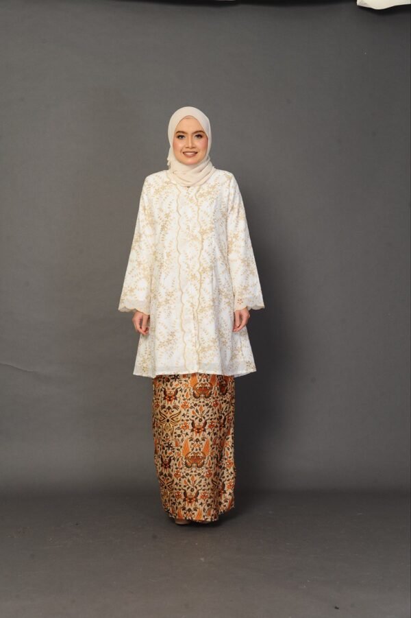 (ADULT) SURI EMBROIDERED KEBARUNG -OFF WHITE