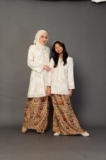 (KIDS) SURI EMBROIDERED KEBARUNG -OFF WHITE