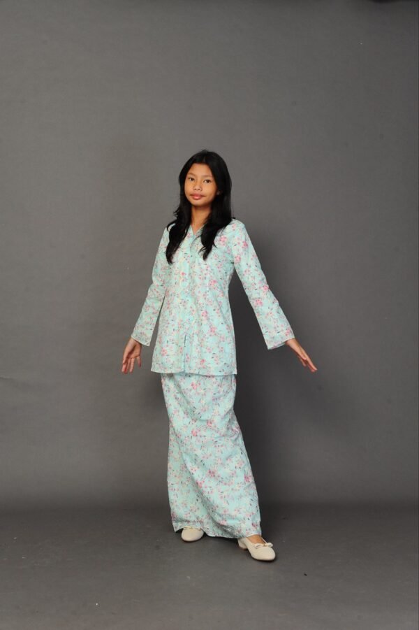 (KIDS) INARA EMBROIDERED KEBARUNG -PASTEL BLUE