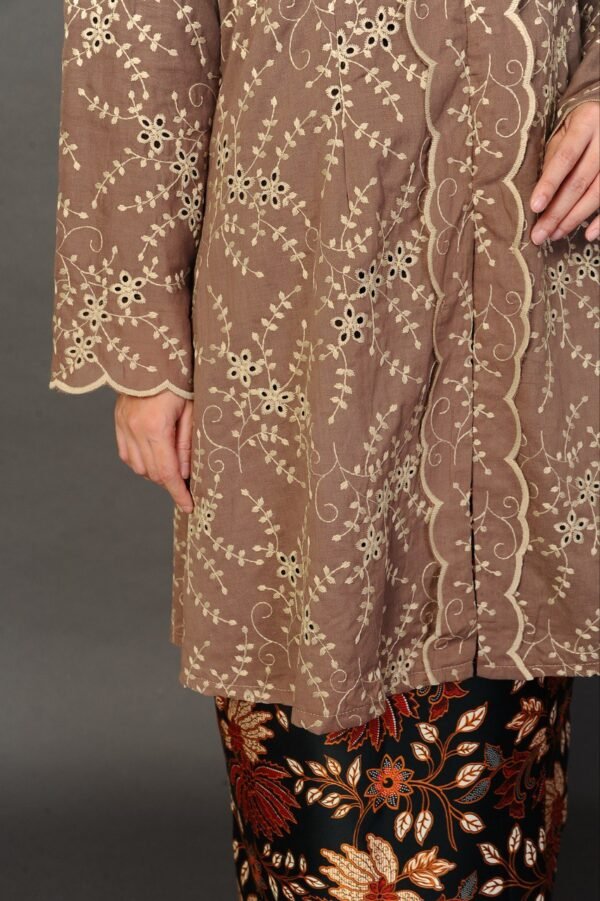 (ADULT) SURI EMBROIDERED KEBARUNG -TAUPE BROWN