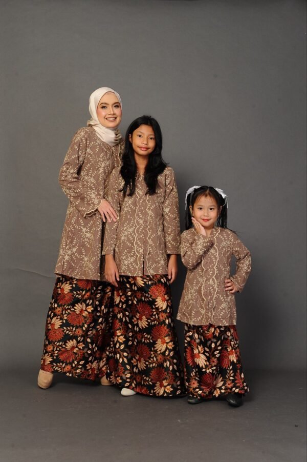 (ADULT) SURI EMBROIDERED KEBARUNG -TAUPE BROWN