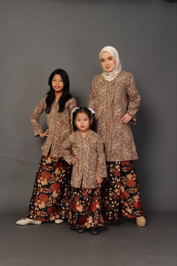 (ADULT) SURI EMBROIDERED KEBARUNG -TAUPE BROWN