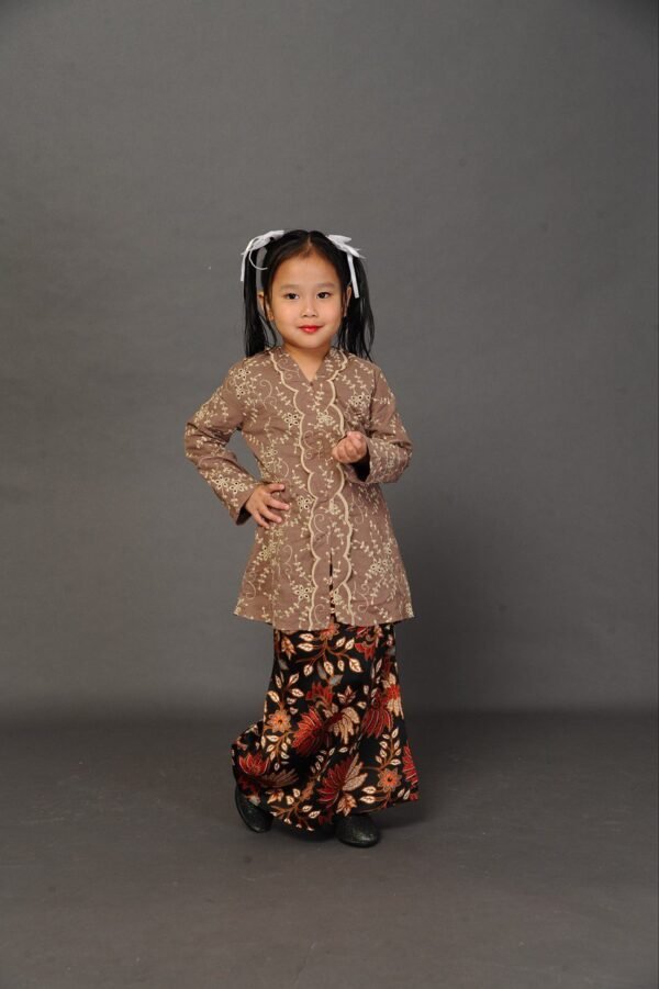 (KIDS) SURI EMBROIDERED KEBARUNG -TAUPE BROWN