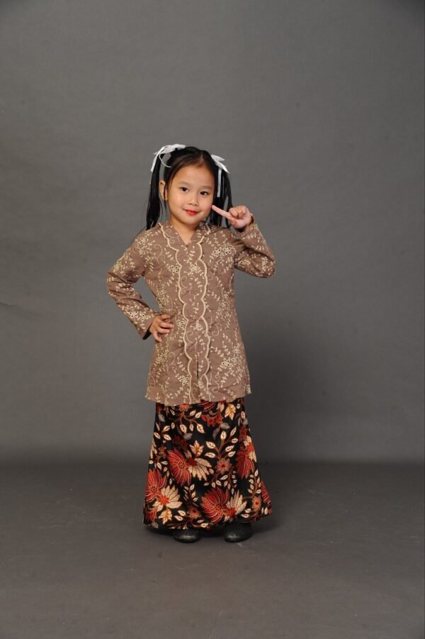 (KIDS) SURI EMBROIDERED KEBARUNG -TAUPE BROWN