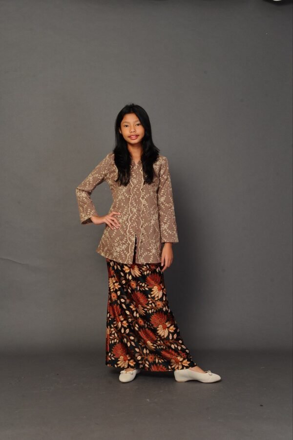 (KIDS) SURI EMBROIDERED KEBARUNG -TAUPE BROWN