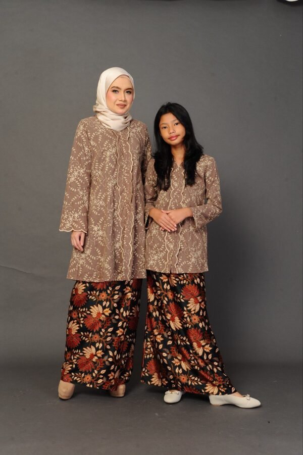 (ADULT) SURI EMBROIDERED KEBARUNG -TAUPE BROWN