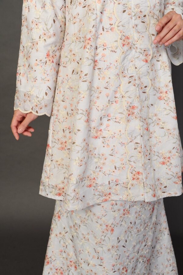 (ADULT) INARA EMBROIDERED KEBARUNG -VINTAGE CREAM