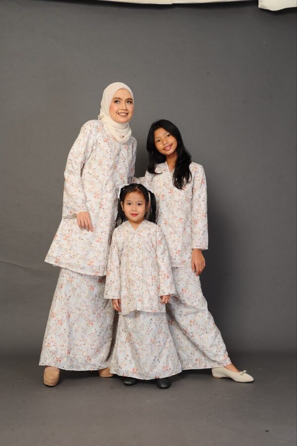 (KIDS) INARA EMBROIDERED KEBARUNG -VINTAGE CREAM