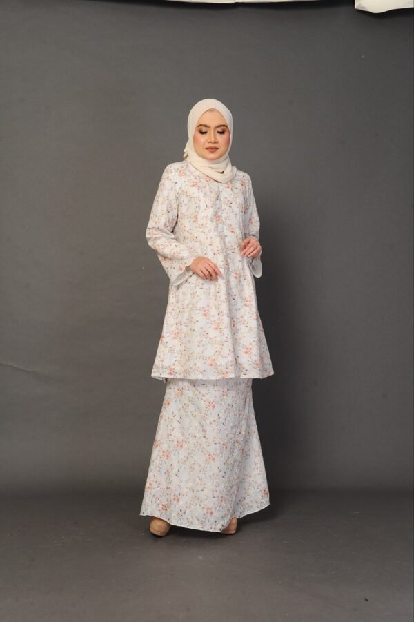 (ADULT) INARA EMBROIDERED KEBARUNG -VINTAGE CREAM