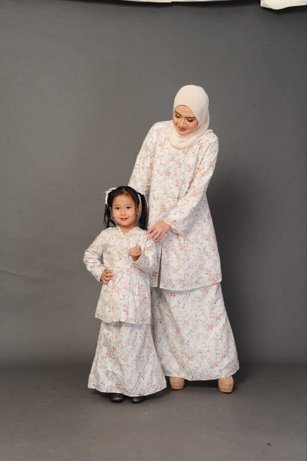 (ADULT) INARA EMBROIDERED KEBARUNG -VINTAGE CREAM